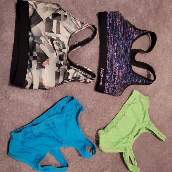 Sports Bras - Picture 2 of 3